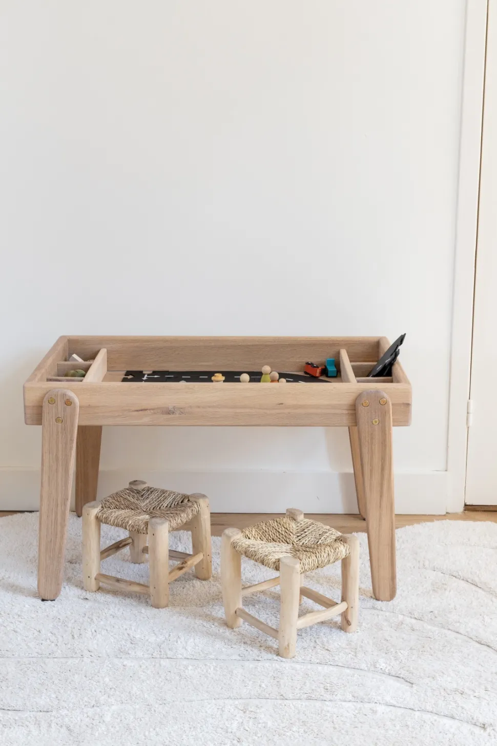 Furnitique - Handgemaakte Eikenhouten Speeltafel