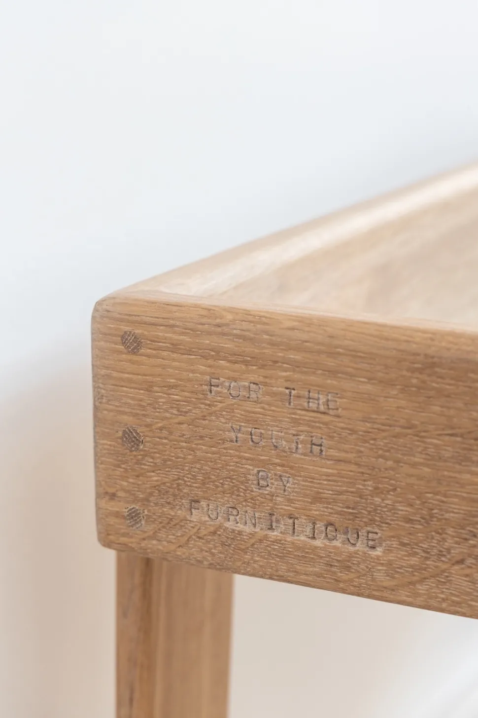 Furnitique - Handgemaakte Eikenhouten Speeltafel