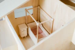 Het Houten Huis - Hemelbed Met Nachtkastje