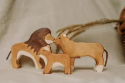 Holztiger Leeuw Van Hout