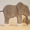 Holztiger Olifant Van Hout, Slurf Naar Beneden