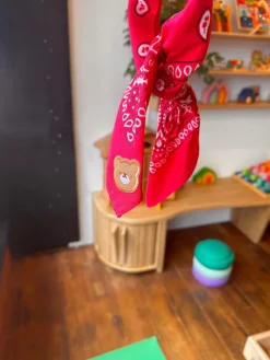 Luka Luna Boeren Bandana Donkerroze/rood + Beertjes Embleem